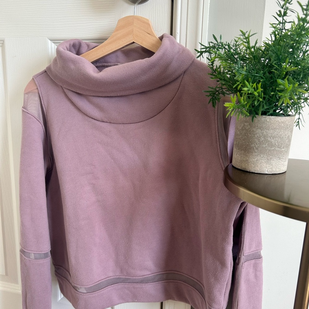 Alo yoga purple cropped fleece sweatshirt size M